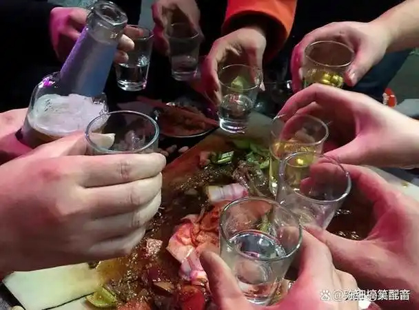 去朋友家喝酒这4句客气话别当真别不懂装懂容易讨人嫌