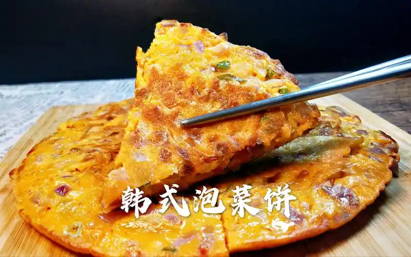韩式泡菜饼,在家就可以做,配上暖暖的泡菜豆腐汤,超满足