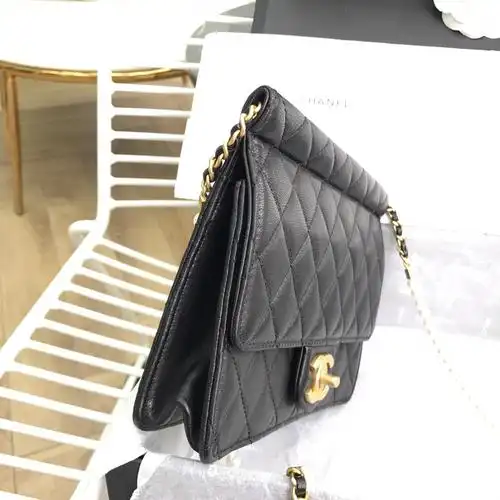 香奈儿珍珠链条包 老佛爷设计最后一季作品