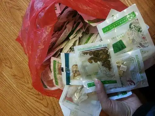 谁需要一大包裹的中药啊?