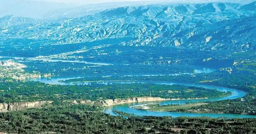 青海作为黄河的发源地,境内干流总长度1694公里,流经16个县域,流域