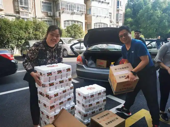 七分公司本部为员工发放"迎中秋,庆国庆"慰问品