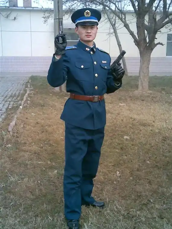 54式手枪训练,05式空军军服,经历千锤百炼别忘了最初的模样 - 抖音