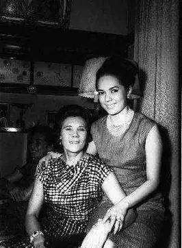 晚年蒋方良与蒋孝章2004年12月15日,蒋方良在台北病逝,因蒋孝章体弱