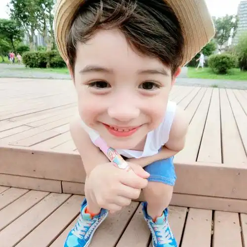 混血儿小帅哥伊莱 清秀面容超水嫩