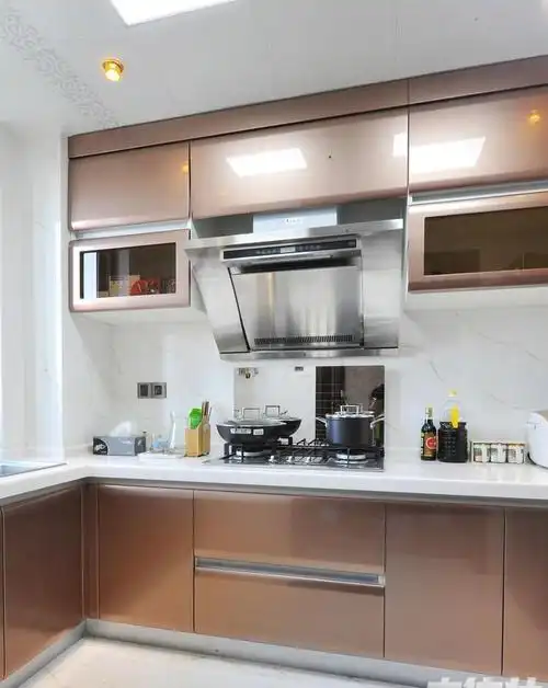 小厨房香槟色橱柜效果效果图