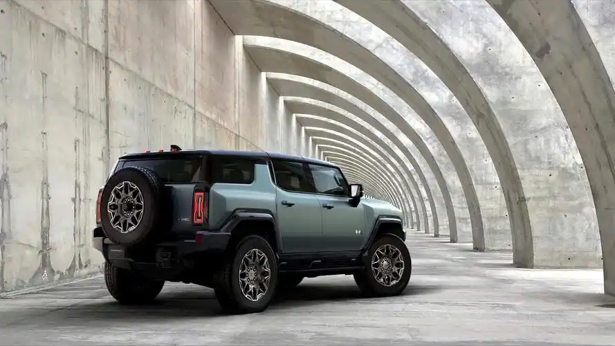 830匹的悍马ev suv来袭,电动化的怪兽依然是怪兽