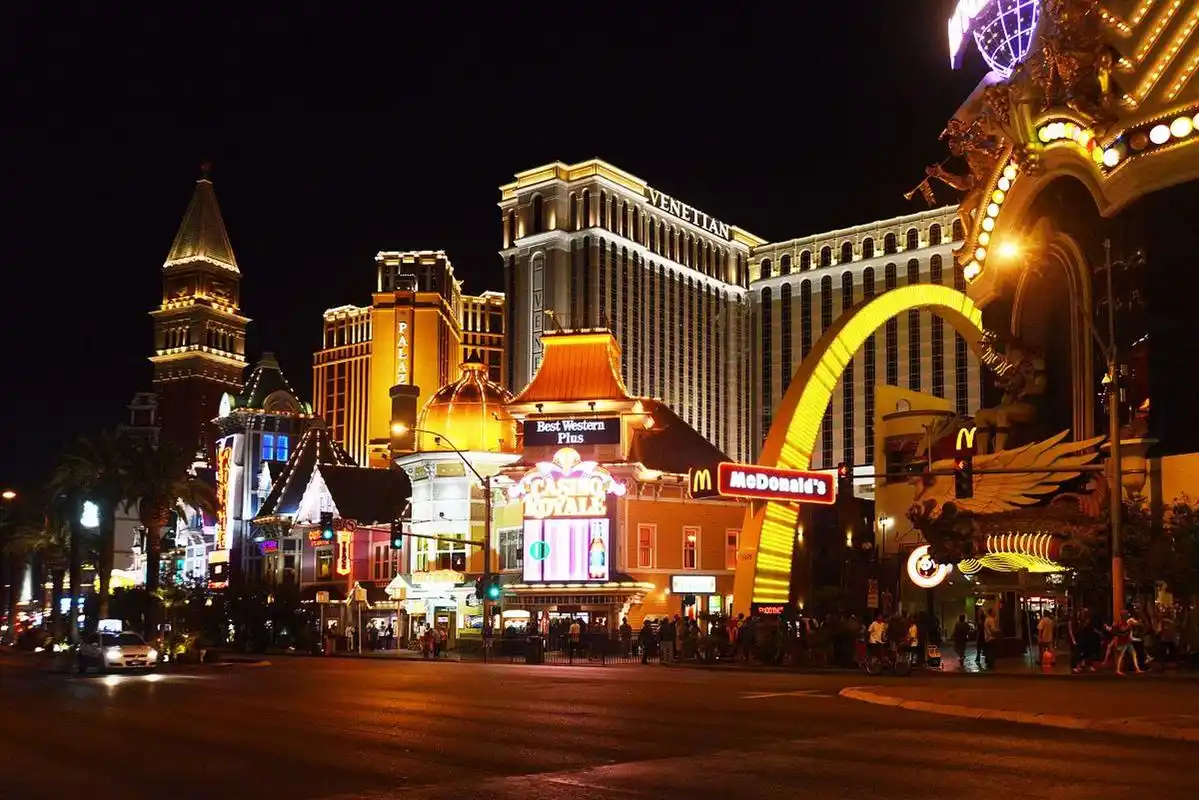 当地时间9月30日,美国汽车工人联合会称,底特律赌场工人将加入汽车