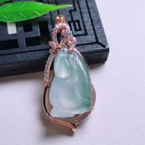 天然a货翡翠企鹅吊坠