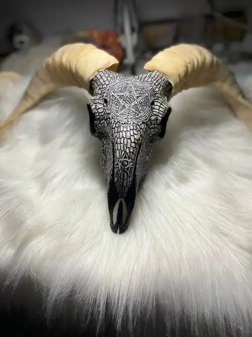 羊头骨雕工艺摆件