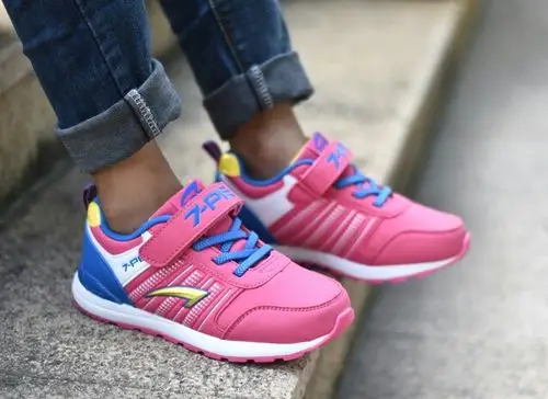 小学生广播体操比赛穿什么鞋图片