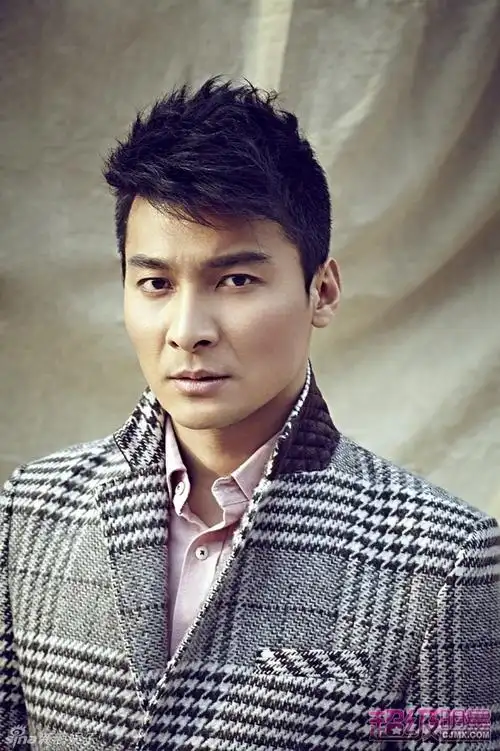 组图:贺刚都市写真时尚搭配展成熟男人味