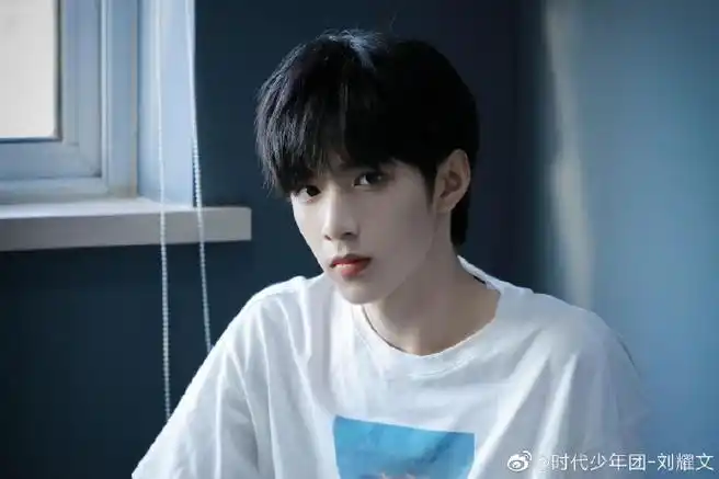 青年演员刘耀文##刘耀文炫迈品牌全球代言人