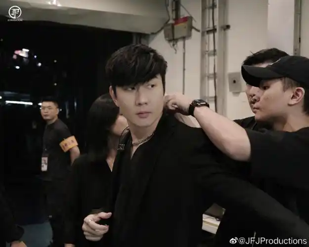 【回顾】  去年参加金曲奖的@林俊杰  这一身好仙气飘飘    #亚洲天王