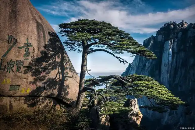 黄山有著名的景点1黄山 黄山,中华十大名山之一,天下第一奇山位于安徽