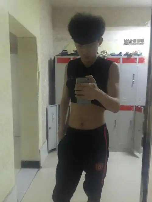 不容易发现是网图的腹肌照片 腹肌照看上去不是网图