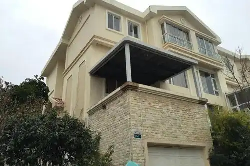 【第一次拍卖】玉溪市红塔区环山路56号山水佳园睿园第17幢别墅