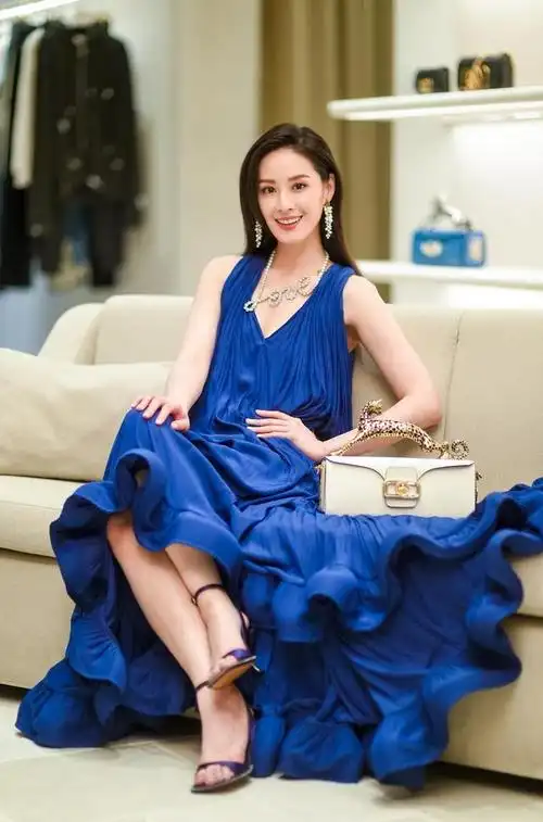 曾恺玹仙气穿lanvin拒当黄脸婆,冻龄秘密大公开