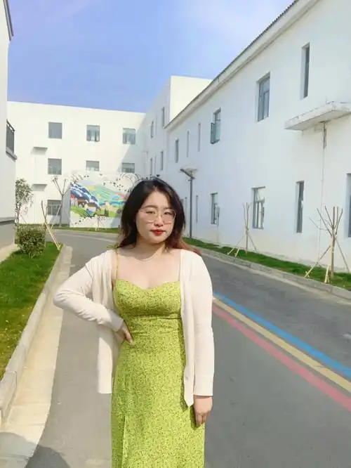 163cm140斤入夏的第一件碎花裙就它了