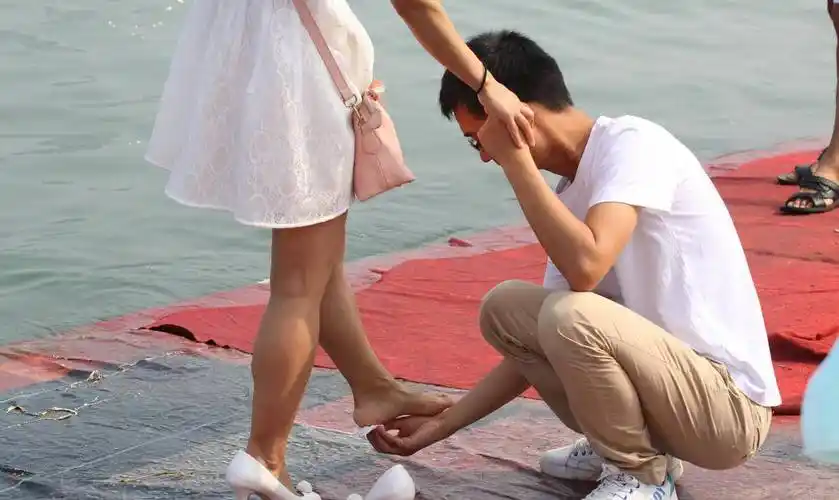 谈恋爱是为了什么 谈恋爱是为了结婚吗_交流_爱情_流氓行为