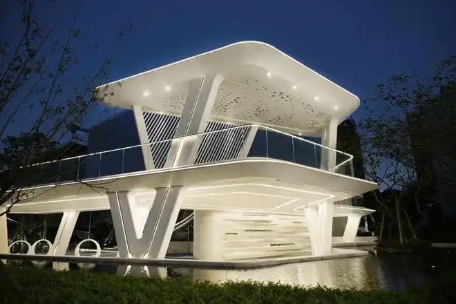 观景台站在风景上看风景