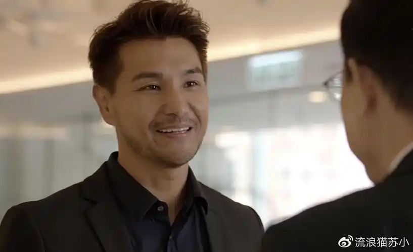 tvb视帝陈展鹏曝糗事早年与陈奕迅同台演出对方唱完观众就闪