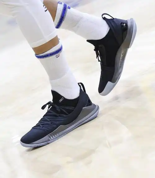 库里5代战靴【相关词_库里5代什么时候出】