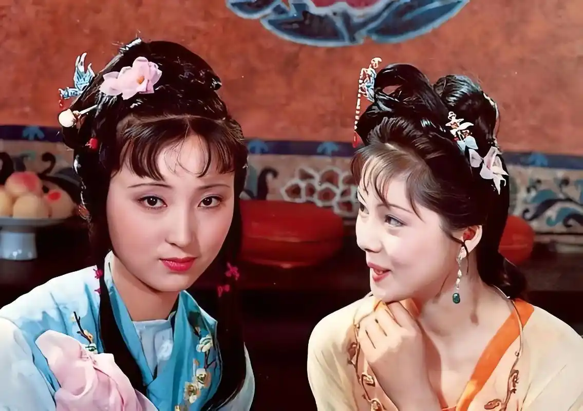 "她们戏里戏外都是好朋友"#钗黛 #陈晓旭#张莉 #古典美  - 抖音