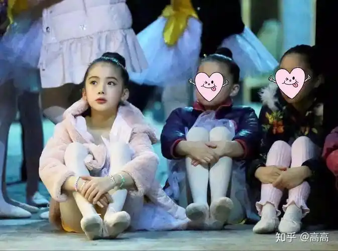 知乎上这个六年级小女孩也太好看了吧