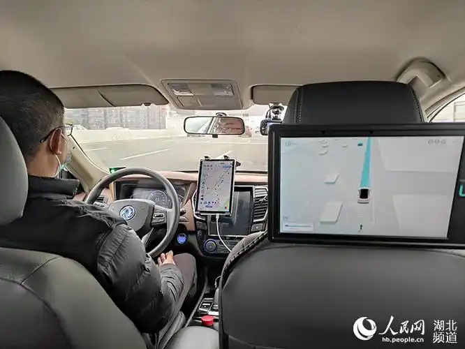 自动驾驶出租车登陆武汉街头 市民可预约体验