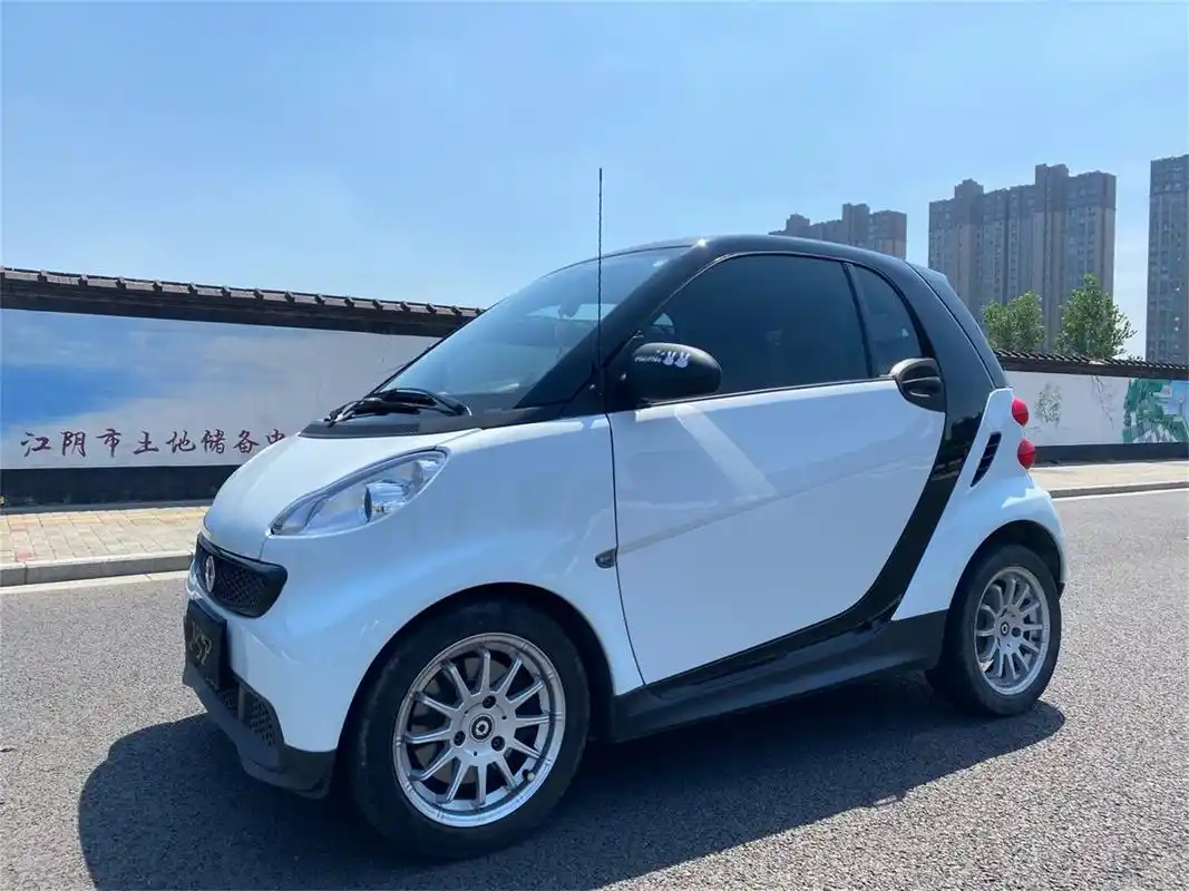 女性专属小汽车,奔驰smart到底怎么样,今天带你来评测一下