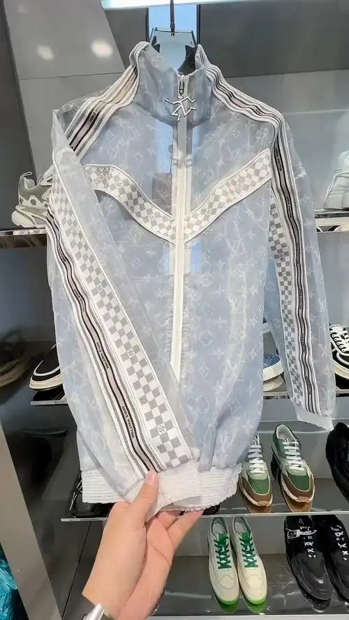 lv新款小防晒服老花镂空设计时尚感满满