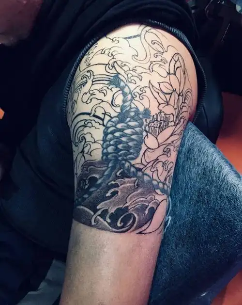 大臂打雾磨砂纹身图片手臂纹身图案