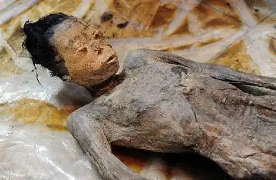 古棺开棺瞬间百年女尸不腐