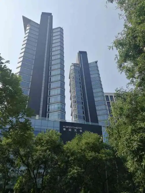 很喜欢华谊兄弟出品的《集结号》《老炮儿》《风声》.