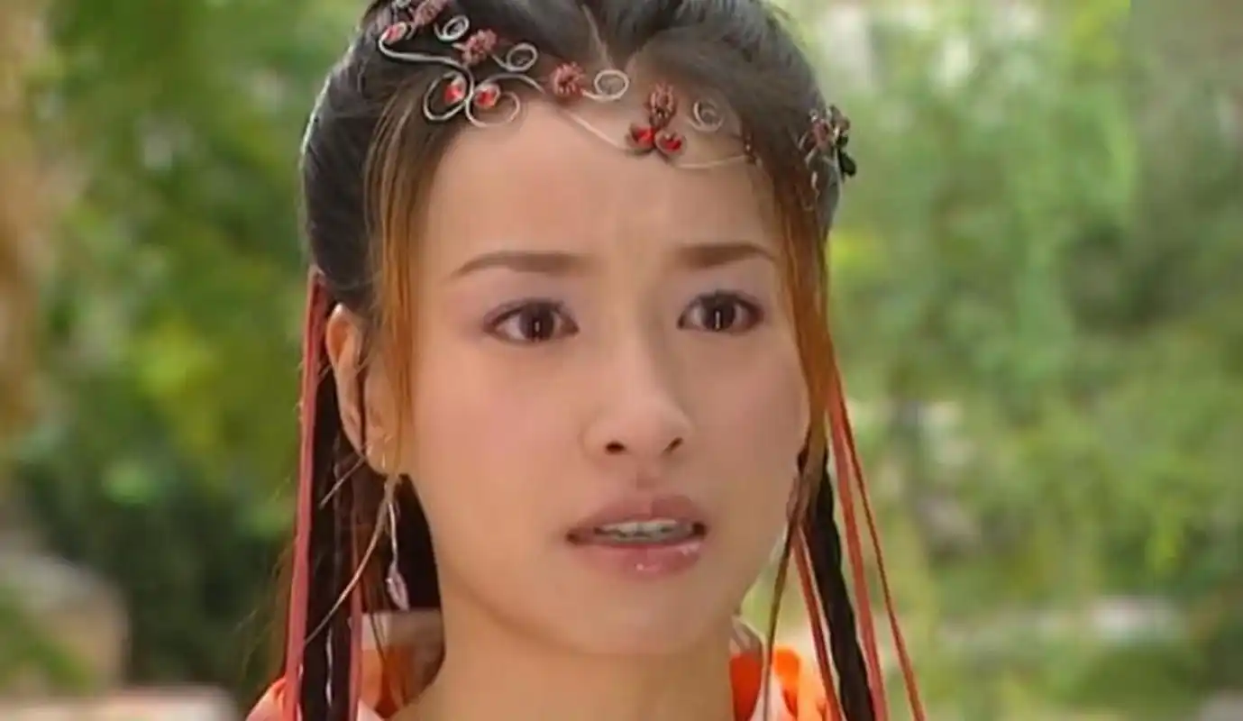 《花姑子》是一部古装神话剧,琼瑶式的浪漫主义与古代神话相互交织.