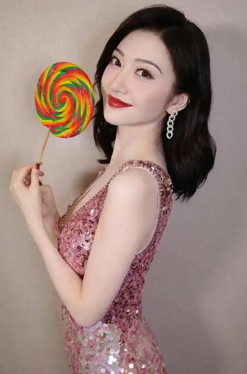 女神景甜:外貌绝美身材火辣,曼妙的身姿让你一见难忘