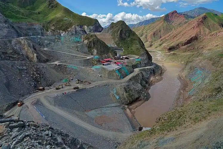 《祁连山中筑梦人》——记录黑河黄藏寺水利枢纽工程施工建设