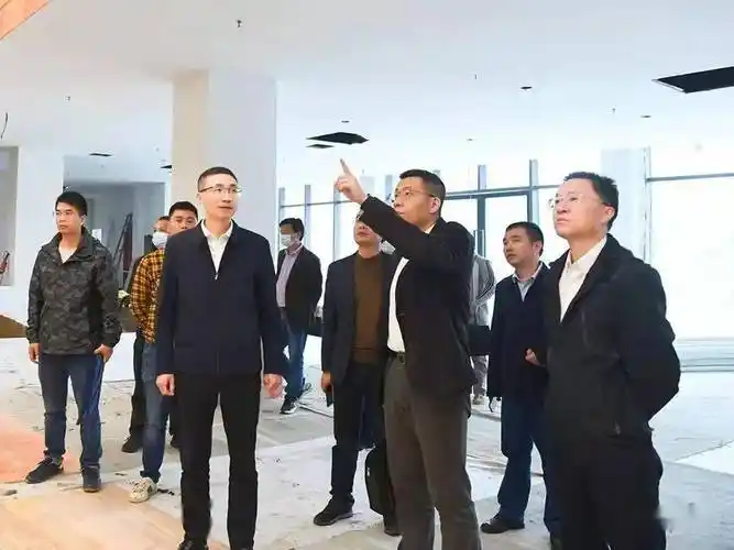 (县领导在闽侯二桥项目调研)11月18日,闽侯县委书记赵明正,县长