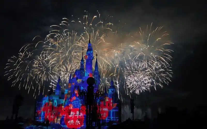 上海迪士尼乐园2021新春新年烟花灯光秀