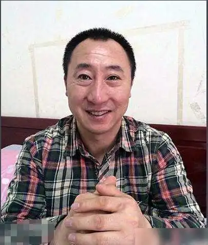 赵本山最得意弟子,因省55元"过路费",被收费杆砸中当场丧命|二人转