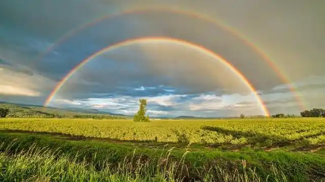 彩虹成红虹芬兰现纯红色彩虹怎么形成的