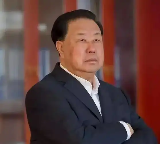 他的财富不仅超过了黑龙江首富戴永革家族的135亿,还远超吉林首富