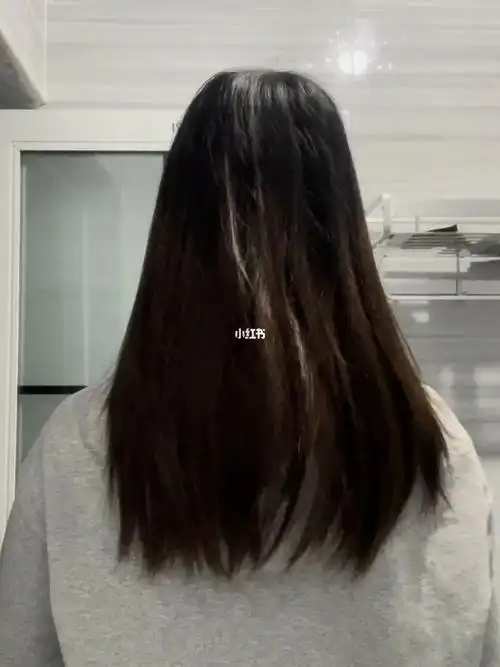 剪掉了长长的枯发后感觉自己头发没了