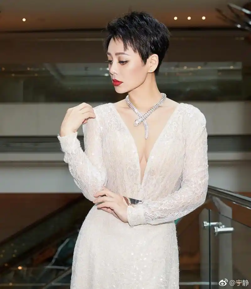 宁静怒怼某演员耍大牌,为成名诋毁老戏骨,于正暴露该演员身份