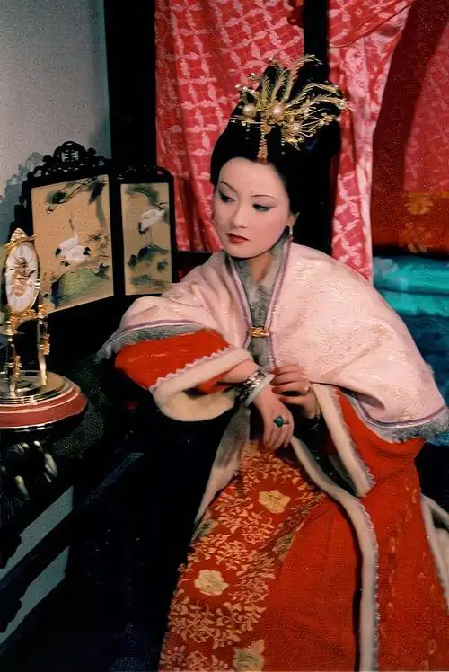 王熙凤究竟干了多少缺德事王夫人随口询问揭露背后的蝇营狗苟