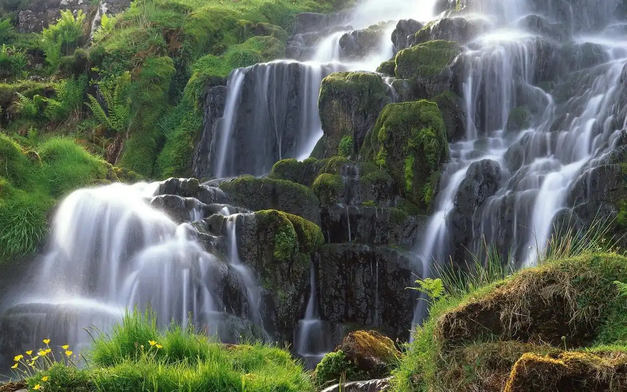 瀑布自然风光护眼桌面壁纸高清大图预览1680x1050_风景壁纸下载_美桌