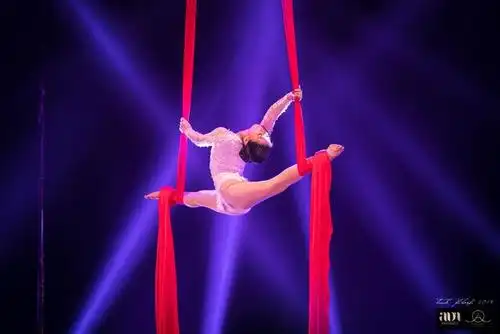 赢在起跑线上的1小女孩:11岁,学习舞蹈两年时间