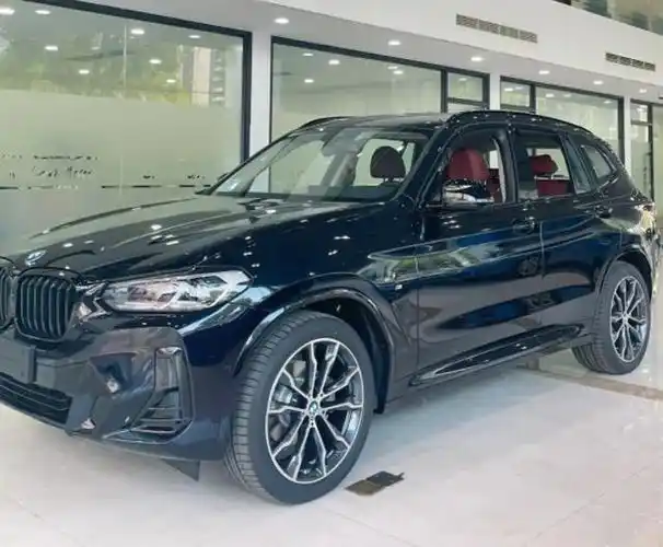 外观上,宝马x3依旧采用家族式设计语言,整体有着较高的辨识度.