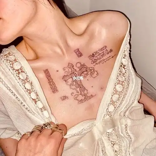 78 胸口雕花十字架纹身